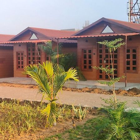 Nirvana Resort And Restaurant Garudeshwar Esterno foto