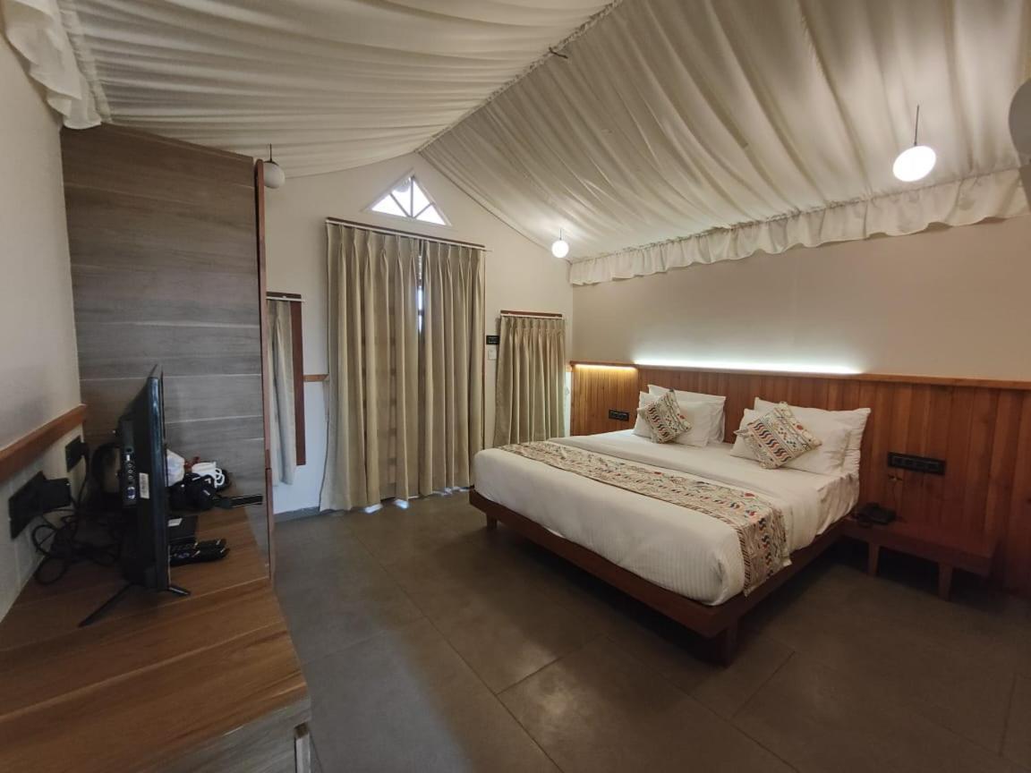 Nirvana Resort And Restaurant Garudeshwar Esterno foto
