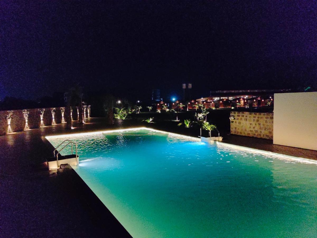 Nirvana Resort And Restaurant Garudeshwar Esterno foto
